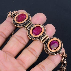 Robijnrode armband, mooie rode robijnrode koperdraadgewikkelde armband, massief koperdraad handgemaakte sieraden designer armband cadeau voor moeder, vader en vrouw