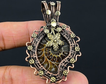 Pendentif fossile d'ammonite, pendentif enveloppé de fil de cuivre, pendentif de pierres précieuses d'ammonite, bijoux en cuivre faits à la main, cadeau pour elle, pendentif de pierres précieuses emballé