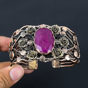 Gefacetteerde Kashmir Ruby manchetarmband koperdraad gewikkeld armband handgemaakte verstelbare manchet edelsteen armband koperdraad wrap sieraden cadeau voor moeder