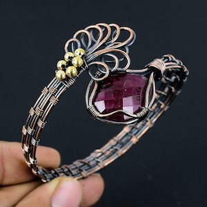 Robijnrode koperen armband Robijnrode armband koperdraad gewikkelde manchetarmband draadgewikkelde sieraden Handgemaakte sieraden koperen manchetarmband cadeaus voor haar