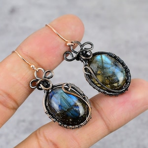 Pendientes llamativos de labradorita, pendientes de cobre envueltos en alambre, pendientes colgantes de diseño de cobre para mujer, regalo de cumpleaños para ella.