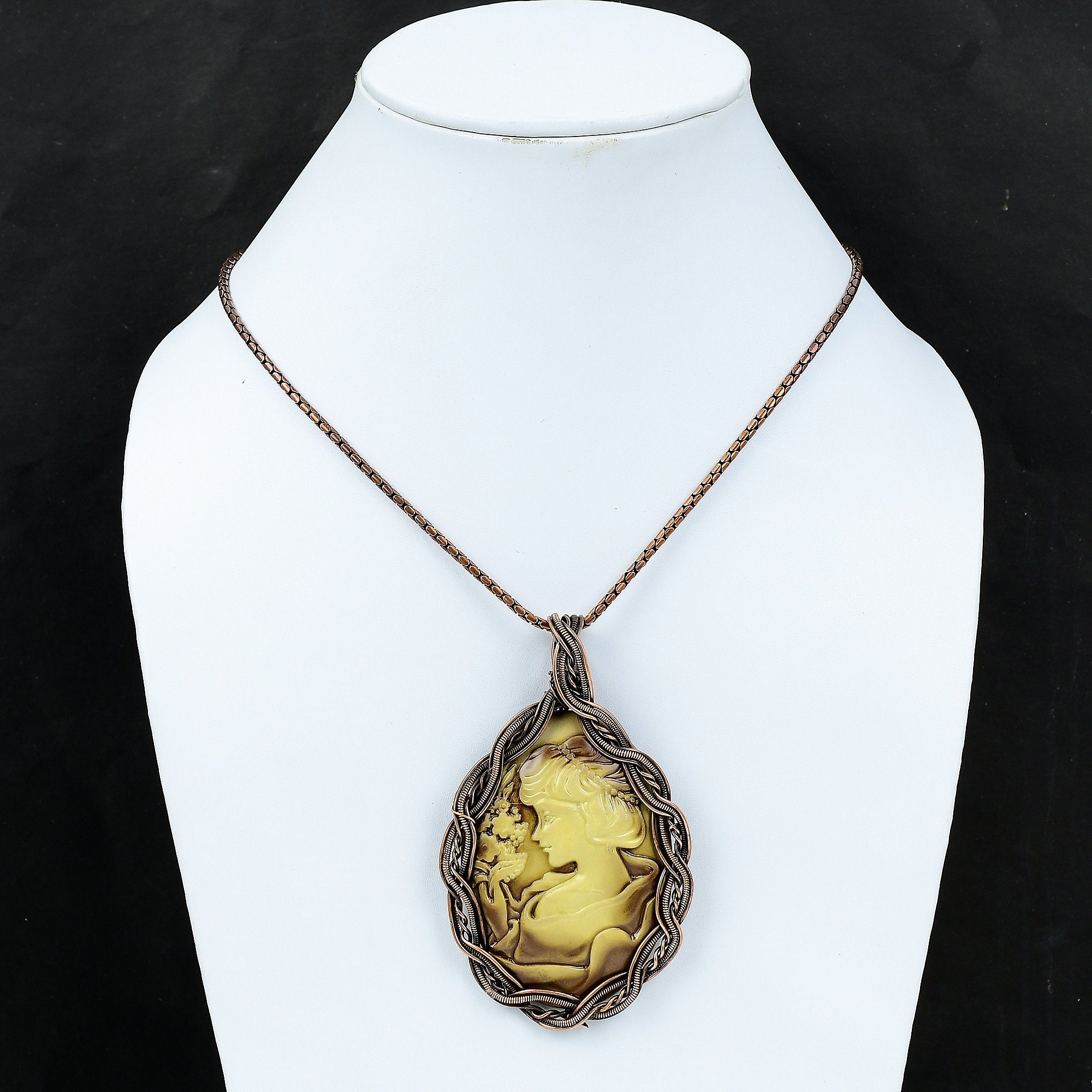 ネックレス・ペンダント Brass Plate Med Cameo Necklace Locket Necklace and Earrings 