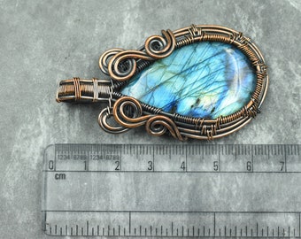 Ciondolo Polpo In Rame Con Labradorite Naturale, Gioiello Artigianale Inciso, Pietra Grigia 3,58 Carati