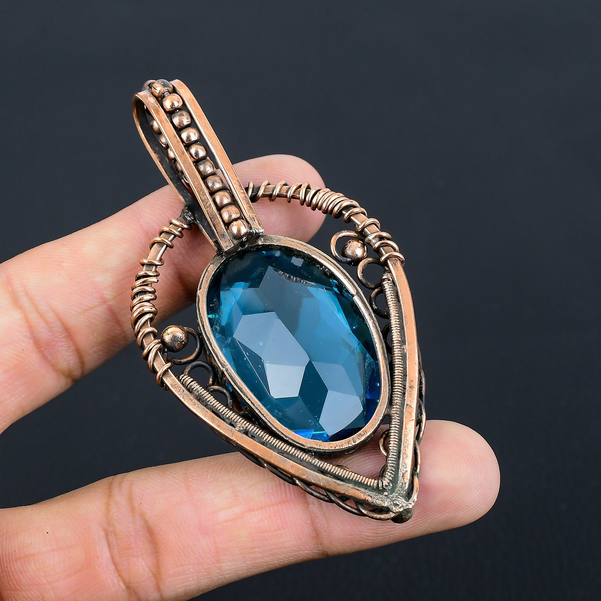 ブルー トパーズ ペンダント、銅線で包まれたペンダント、ブルー