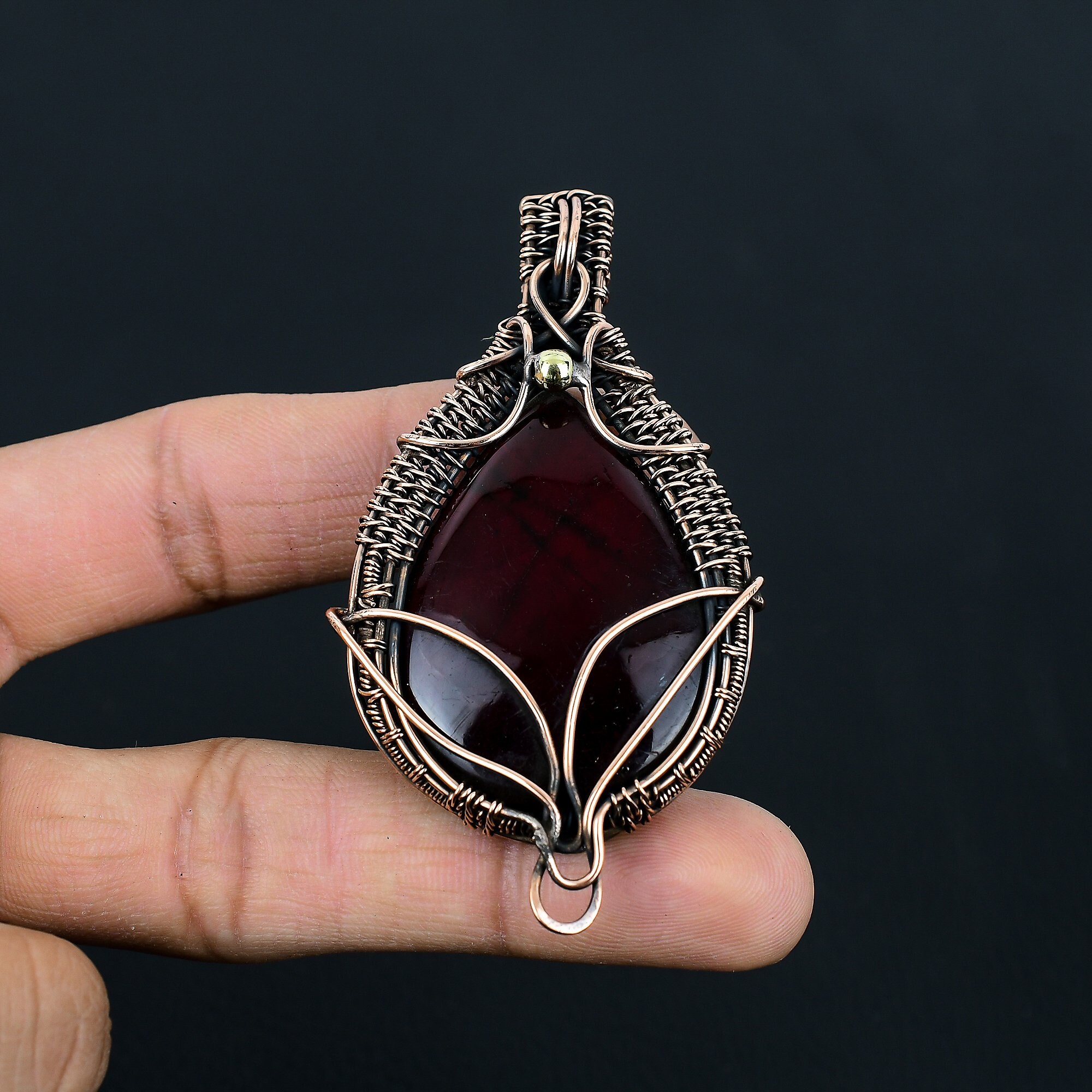 Ciondolo Fatto A Mano In Rame Con Labradorite Flash Rosso &ndash; Gioiello Artigianale Unico, India