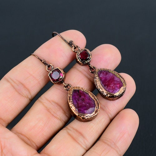 Boucles d'oreilles en rubis, Boucles d'oreilles en cuivre rubis rouge du Cachemire électroformé, Boucles d'oreilles en pierres précieuses, Bijoux faits main, Boucle d'oreille pendante pour mariage et anniversaire