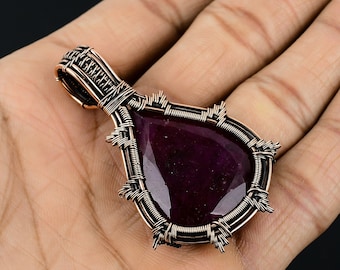 カシミールレッドルビーペンダント銅線で包まれた宝石ペンダント銅