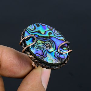 Anel de concha de abalone Anel de cobre com fio enrolado Anel de cobre Anel de concha de abalone Anel com pedra preciosa Joia feita à mão Anel de concha de abalone Todos os tamanhos disponíveis