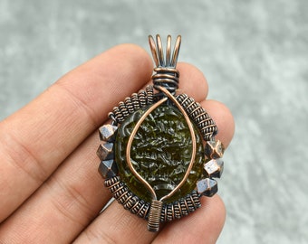 Pendentif moldavite brut de pierres précieuses de moldavite pendentif enveloppé de fil de cuivre bijoux en cuivre pendentif fait main enroulé de fil moldavite