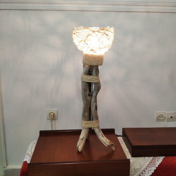 Lámpara de mesa Driftwood única / hecha a mano