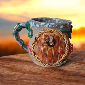 FAÇA SUA PRÉ-ENCOMENDA! CONFIRA a data! Caneca Casa do Hobbit / Caneca Fantástica / Caneca Chalé de Conto de Fadas / Presente para Amantes da Fantasia / Caneca com Tema Floresta Mágica