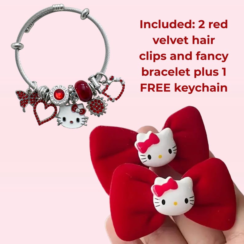 Puede incluir: Una pulsera de plata con dijes rojos, que incluyen una mariposa, corazones y una cara de Hello Kitty. Tambi&eacute;n se muestran dos pinzas para el cabello de terciopelo rojo con caras de Hello Kitty. El texto dice: "Included: 2 red velvet hair clips and fancy bracelet plus 1 FREE keychain."