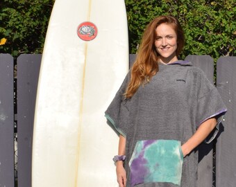 S< Surf Poncho mit Namen Bestikt Persönliche Stickerei 100% Baumwolle/Terry 4 Farben Langer Surfponcho für Männer & Frauen