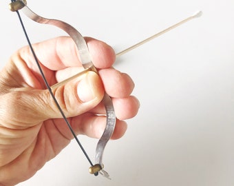 Tiny Bow and Arrow Shoots Cotton Swabs