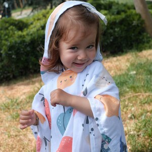 Ekologisk muslin babyhandduk med huva, badponcho i färgglad frukt, bomullsstrandhandduk, babyshowerpresent, tvättlapp för nyfödd, cape för baby bild 6