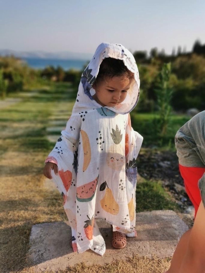 Ekologisk muslin babyhandduk med huva, badponcho i färgglad frukt, bomullsstrandhandduk, babyshowerpresent, tvättlapp för nyfödd, cape för baby bild 5