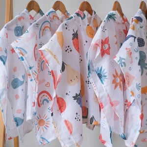 Ekologisk muslin babyhandduk med huva, badponcho i färgglad frukt, bomullsstrandhandduk, babyshowerpresent, tvättlapp för nyfödd, cape för baby bild 9