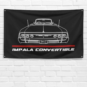 Puede incluir: Ilustración en blanco y negro de línea de un Chevrolet Impala convertible clásico con el texto "Impala Convertible" impreso debajo del coche. El coche está de espaldas al espectador.
