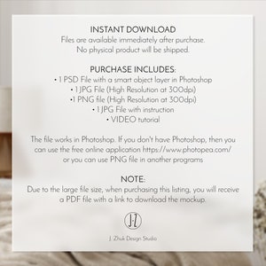 Op de afbeelding: Een wit tekstdocument met de titel "INSTANT DOWNLOAD" en de tekst "Bestanden zijn direct na aankoop beschikbaar. Er wordt geen fysiek product verzonden." Het document bevat ook een lijst met bestanden die bij de aankoop zijn inbegrepen, zoals een PSD-bestand, JPG-bestanden en een video-tutorial. Het document bevat ook een opmerking over de grote bestandsgrootte en dat een PDF-bestand met een link om de mockup te downloaden zal worden verstrekt.