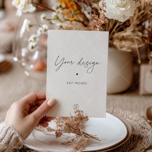 Hochzeitseinladung Mockup, Grußkartenmodell, Einladungsmodell, ästhetisches Modell, 5x7 Mockup, PSD, JPG
