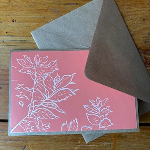 Tarjeta de felicitación botánica impresa a mano - Linograbado original - Primavera - Edición limitada - Tarjeta kraft y sobre en blanco en el interior