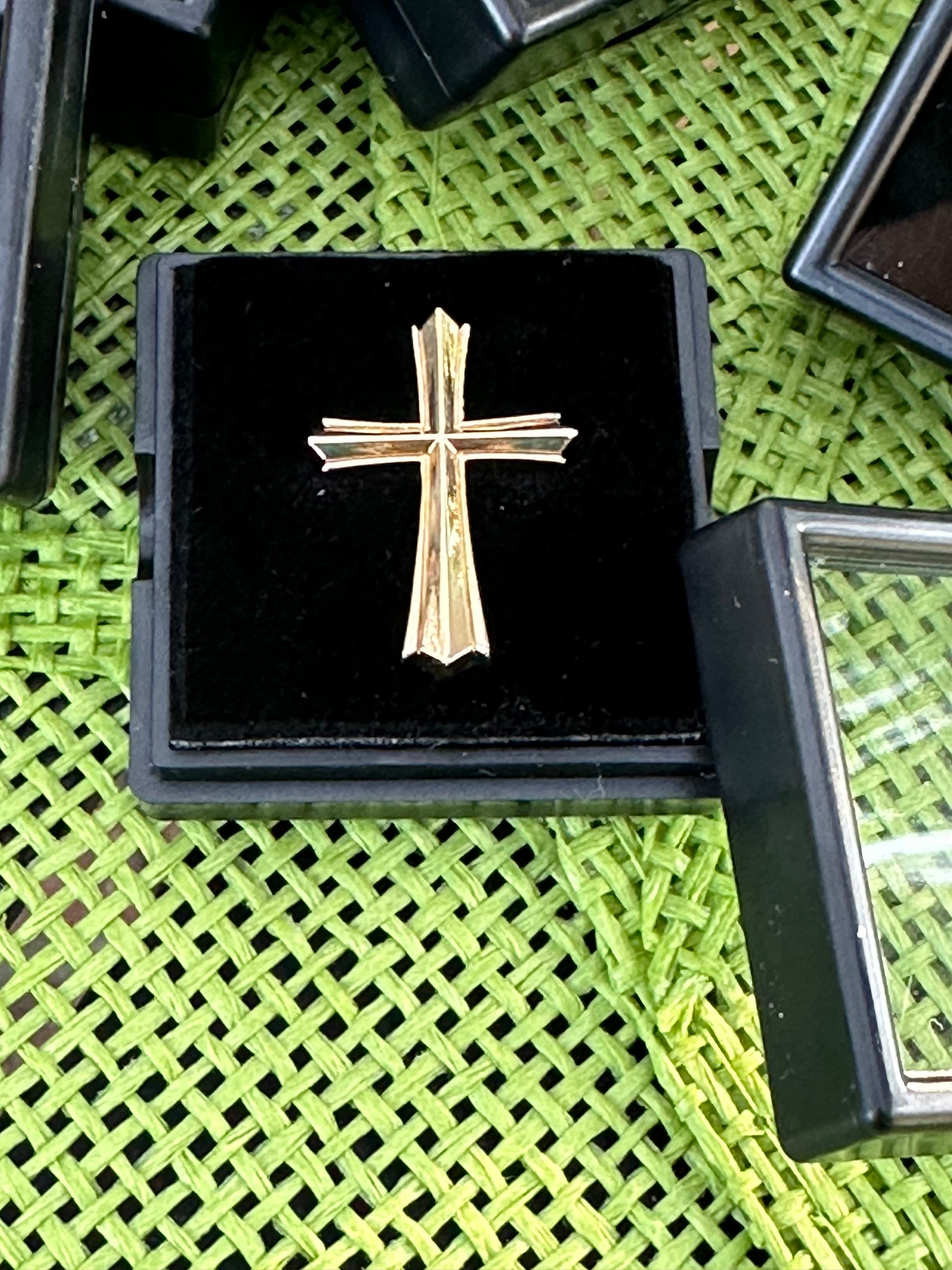 Cross Gold Plated Christian Cross Lapel Pins Cross. Brooch Gift Set 5