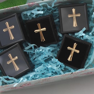 Speciale Pasqua 5 spille da bavero con croce in argento o oro, valore di 4