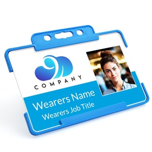 Badgemaster Ihr Geschäftslogo Personalisierte benutzerdefinierte Foto ID Karte mit starrem Kartenhalter und Lanyard und Reel CR80