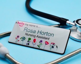 Badge nominatif floral Bonjour mon nom avec finition en résine Médecin du NHS Infirmière diplômée Étudiante sage-femme Assistant de santé Employé de soutien 76 x 32 mm