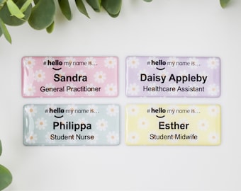 樹脂仕上げ Hello My Name Is Daisy ネームバッジリール 学生 看護師 医師 助産師 病院 NHS 従事者 保育園 幼稚園 76 x 32 mm