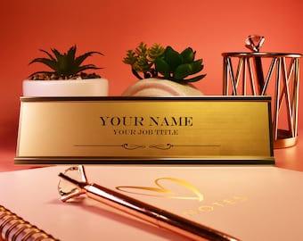 Placa de escritorio personalizada con texto negro, nombre de la placa de escritorio y puesto de trabajo, soporte dorado o plateado, accesorios de escritorio modernos y elegantes