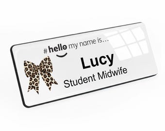 バッジマスター 樹脂仕上げ Hello My Name Is ヒョウ柄シングルボウデザインネームバッジ 76 x 32 mm
