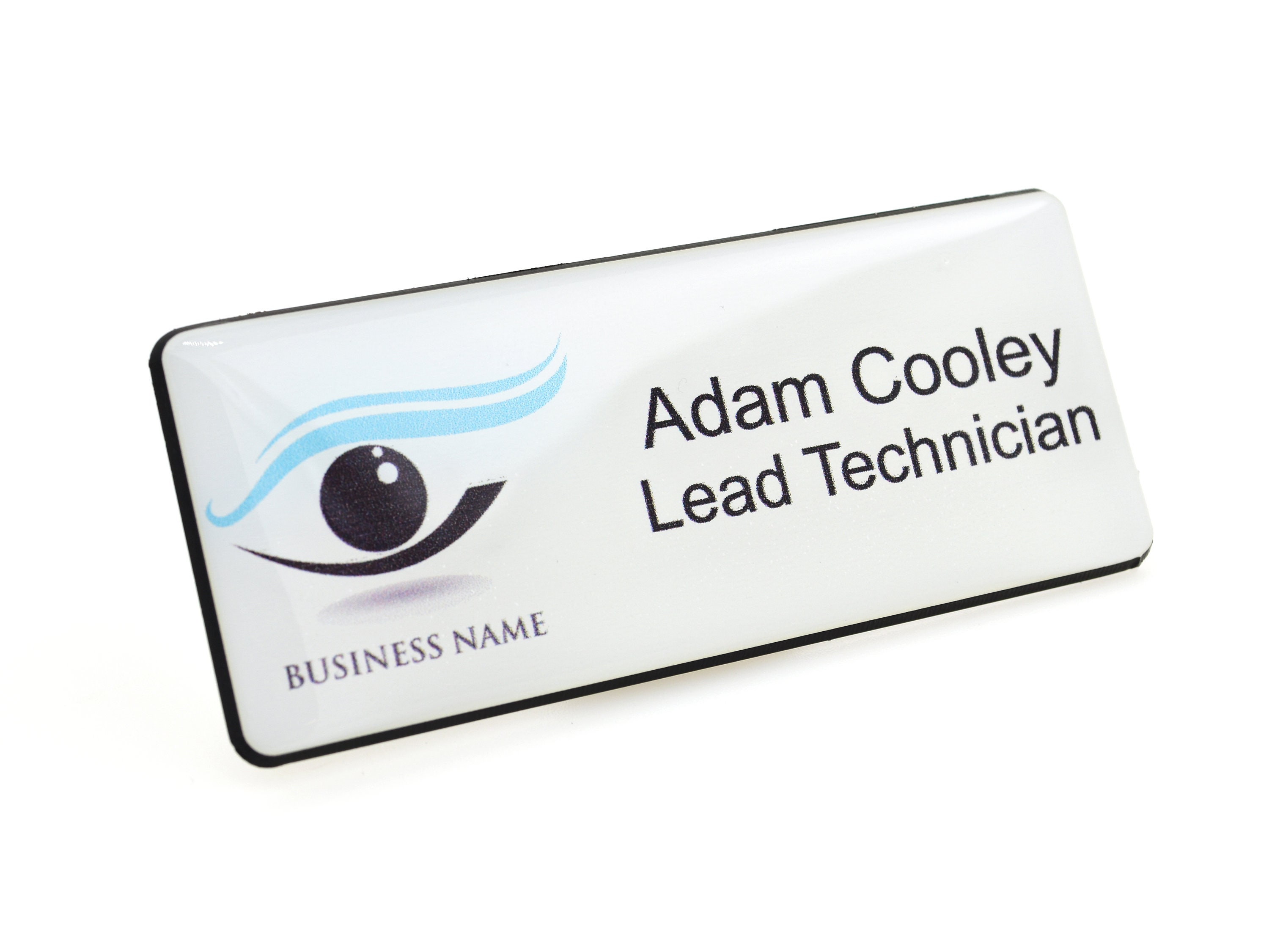 Personalisiertes Premium Namensschild mit Ihrem Logo Auf Holz Gewölbte Optik Individuell Langlebig Professionelle Namensschilder 76 x 32 mm