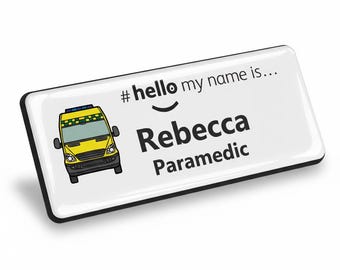 バッジマスター 樹脂仕上げ Hello My Name Is 救急車の前面デザイン 76 x 32mm