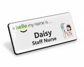 バッジマスター 樹脂仕上げ Hello My Name Is Nurse IVスタンド付きデザイン 76 x 32 mm