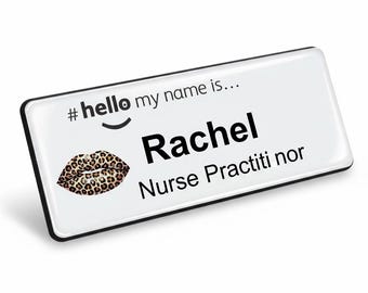 バッジマスター 樹脂仕上げ Hello My Name Is ヒョウ柄リップデザイン ネームバッジ 76 x 32 mm