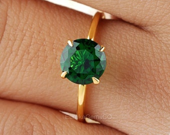 Delicato anello solitario con smeraldo, anello di fidanzamento con smeraldo rotondo, anello di promessa con smeraldo, delicato anello con pietra preziosa in oro giallo 10k, anello con pietra verde