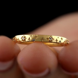 Vintage Star Wedding Band, Round Cut Engagement Ring, 14K Solid Gold Star Band, Dainty Antique Promise Ring, Simple Moissanite Diamond Band