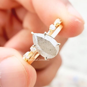 1920&#39;s Raw Salt and Pepper Diamond Ring Set, Pear Moissanite Engagement Ring Set, Vintage Grey Estate Diamond Bridal Ring Set, Custom Ring