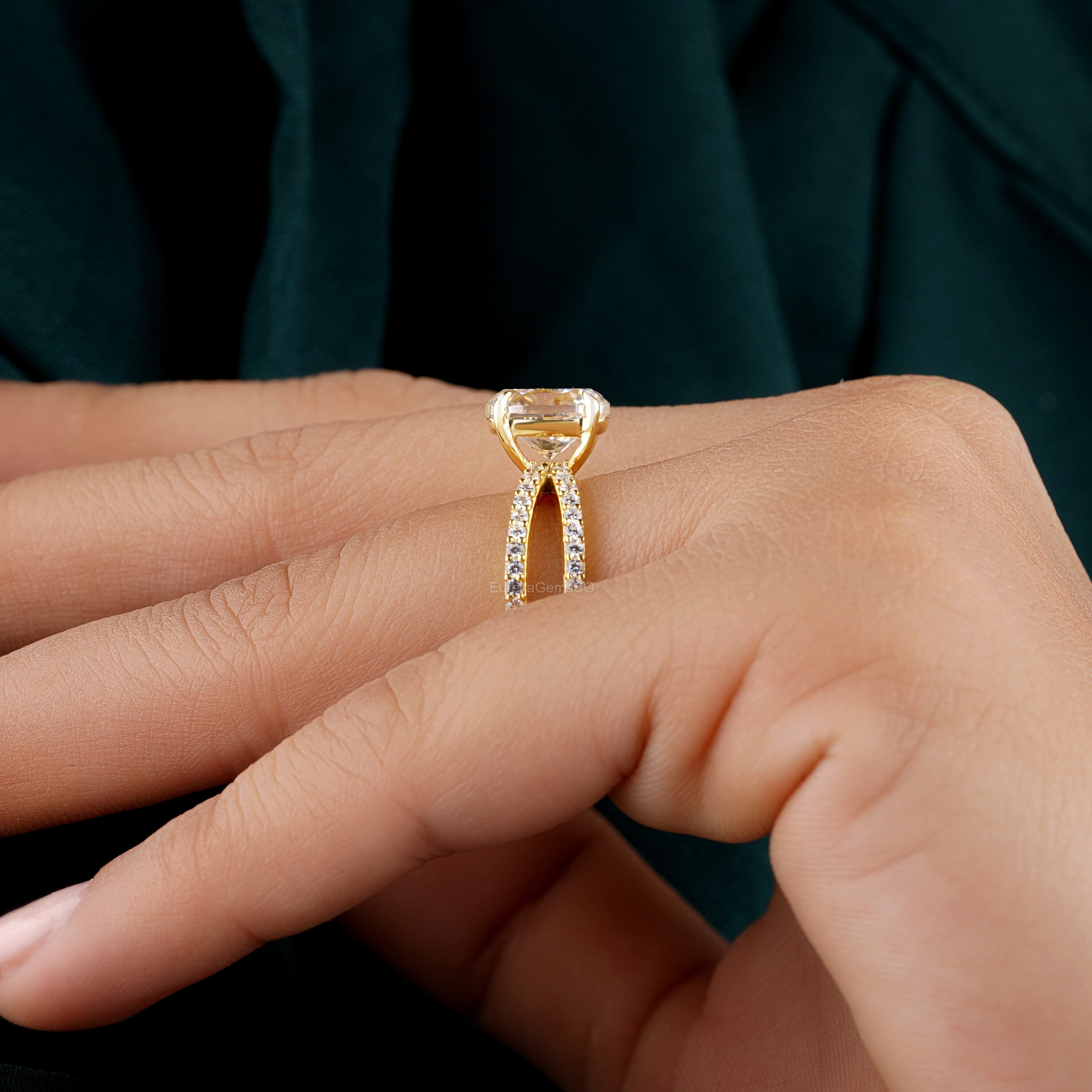 Oval Cut Moissanite Engagement Ring, Antique Split Shank Eternity Ring ...