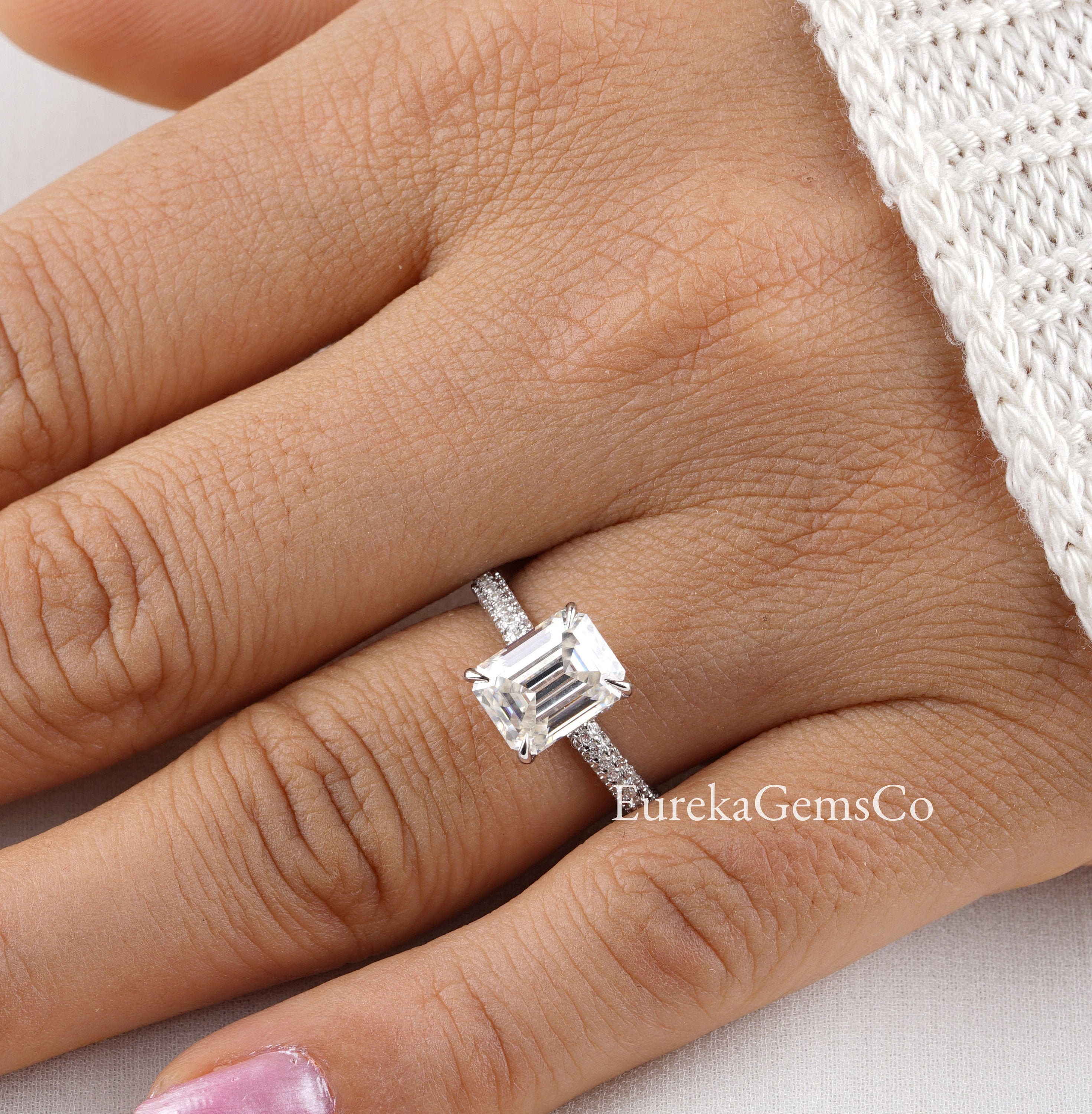 Emerald cut deals cathedral setting