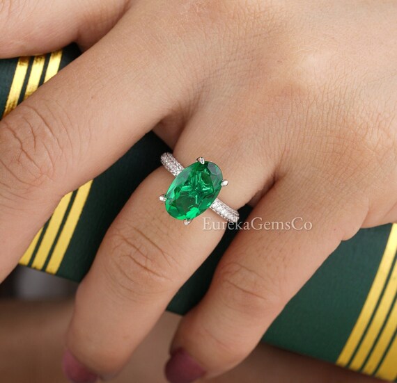 Ladies emerald best sale rings