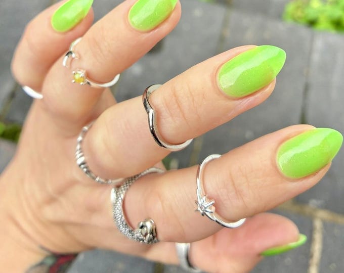 Potion of green light nail polish