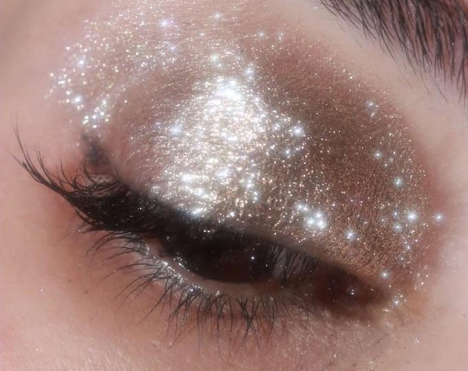 gold eyeshadow pigments in glitz
