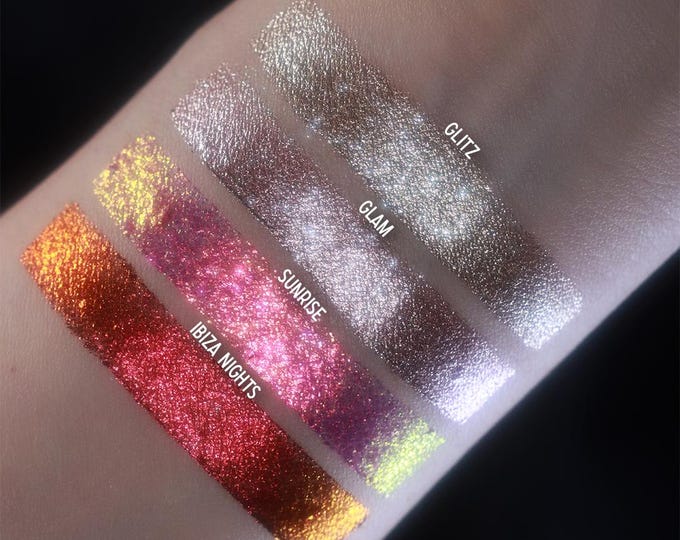 gold eyeshadow pigments in glitz