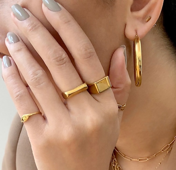Gold Pinky Signet Ring 18k Tarnish Resistant Hypoallergenic Minimalistic Ring Stack Ring Small Signet Ring Modern Gold Ring Dainty Ring Etsy Canada