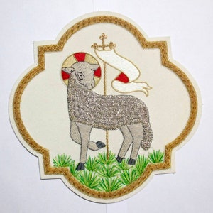 Emblem Agnus Dei, Lamb of God, Applique For Catholic Vestment on white velvet