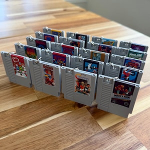 Chaveiro com cartucho do Nintendo NES Mini | Chaveiro de jogo retrô | Presente nostálgico dos anos 90 | Presente para gamer | Acessórios para jogos