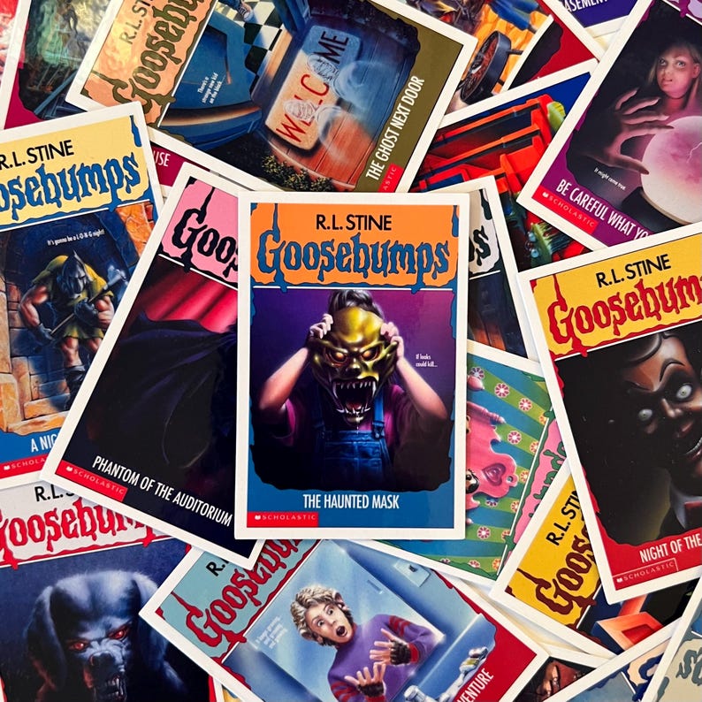 Puede incluir: Una colecci&oacute;n de libros de Goosebumps con una variedad de portadas. Las portadas son coloridas y presentan ilustraciones de monstruos, fantasmas y otras criaturas espeluznantes. El texto en las portadas incluye el t&iacute;tulo del libro, el nombre del autor y el logotipo del editor.