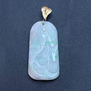 14K Yellow Gold Carved Jade Floral Design Pendant Design Size 2.5&quot; Length